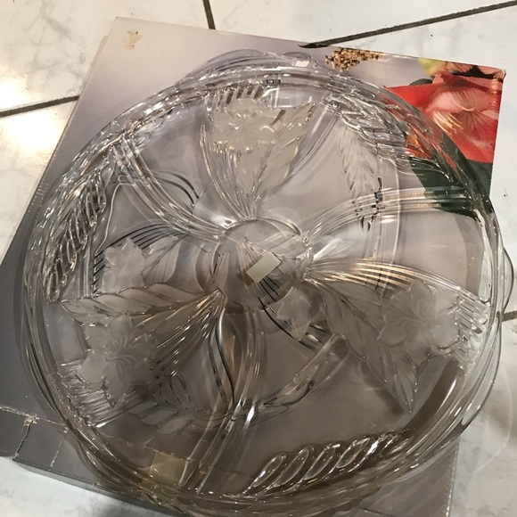 🆕️ 14 1/2” Cake Cake Crystal Service Platter - Picture 2 of 3